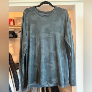 Lululemon Men's Metal Vent Tech Black Multicam 
 Long Sleeve Shirt - L